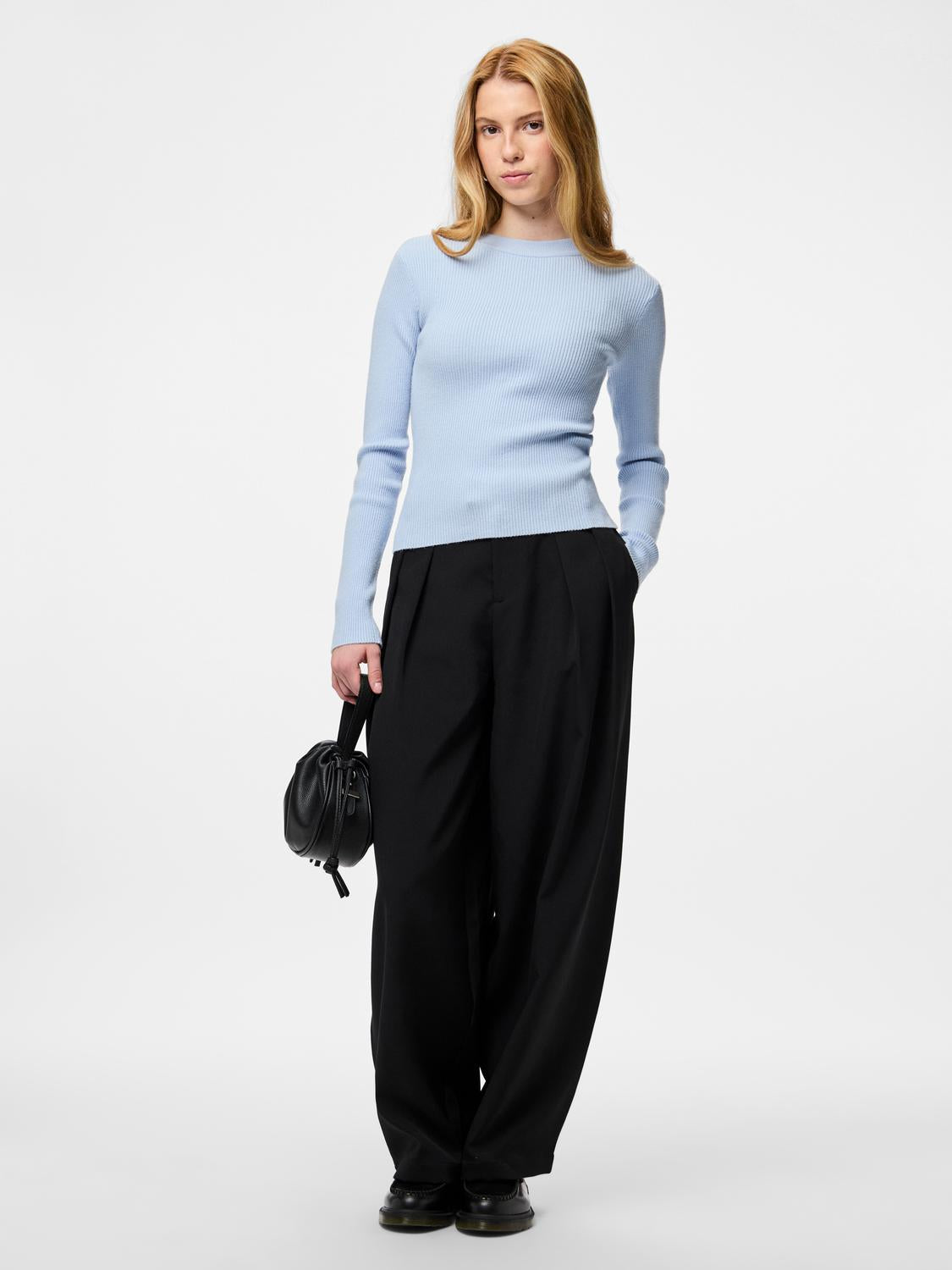 model_shot-front_full